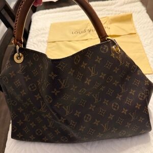 Louis Vuitton Artsy Handbag Monogram Canvas MM
